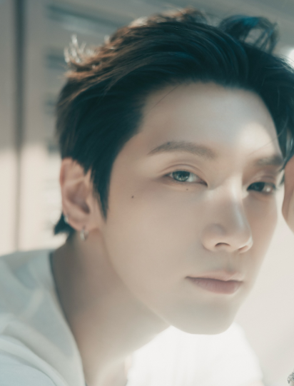 TEN (WAYV/NCT) - THE 1ST PHOTOBOOK essentia (Japanese Release) - K